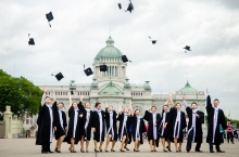 ภาพรับปริญญา วิทยาลัยพยาบาลบรมราชชนนี จังหวัดนนทบุรี